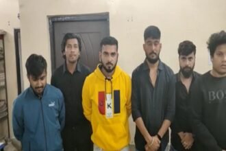 बर्थ डे पार्टी में हुक्का और छलक रहा था जाम, जैसे ही कैफे में घुसी पुलिस मच गया हड़कंप, 6 युवक गिरफ्तार