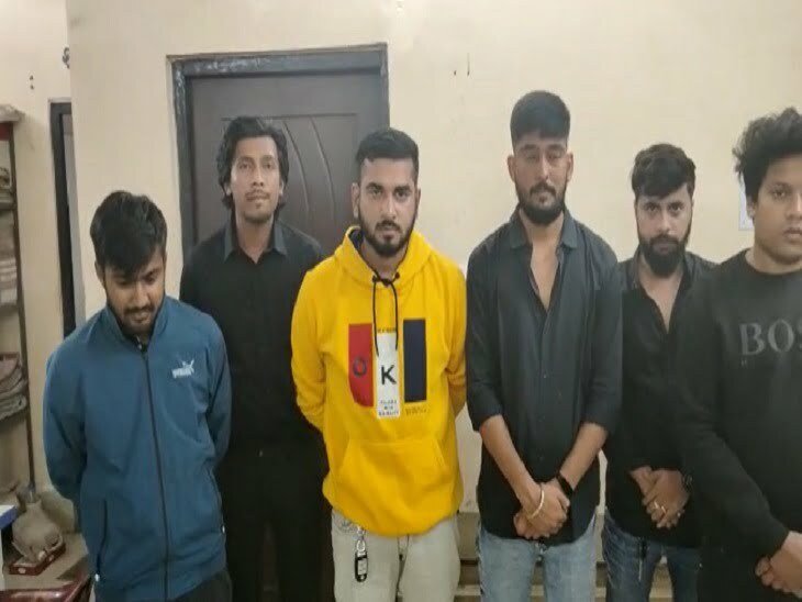 बर्थ डे पार्टी में हुक्का और छलक रहा था जाम, जैसे ही कैफे में घुसी पुलिस मच गया हड़कंप, 6 युवक गिरफ्तार