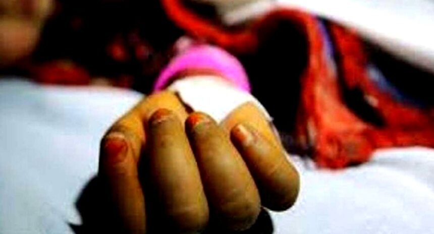 अवैध संबंध के शक में पति ने पत्नी को दी रूह कंपाने वाली सजा, मां की ऐसी हालत देख सदमे में दोनों बच्चे