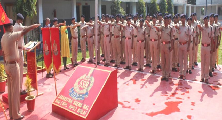 देश की एकता और अखंडता की शपथ लेकर SSB जवानों ने लगाई दौड़, शपथ लेकर बनाई मानव श्रृंखला