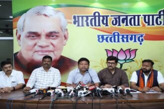 कांग्रेस नेता के नक्सली कनेक्शन से छत्तीसगढ़ में मचा बवाल, भाजपा ने पूछा ये रिश्ता क्या कहलाता है ?