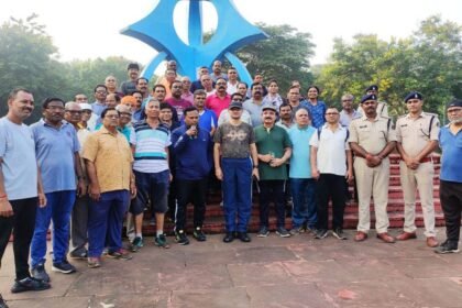 अंतरराष्ट्रीय वृद्ध दिवस पर SP ने ली बुजुर्गों के साथ सुबह-सुबह चाय की चुस्की, दिए हेल्थ टिप्स