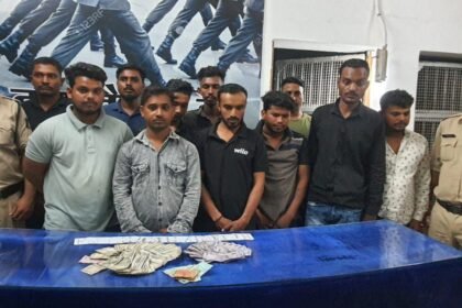 Breaking: सुपेला में आधी रात गोल घेरा बनाकर खेल रहे थे जुआ, पुलिस ने छापा मारकर 11 युवकों को किया गिरफ्तार, 40 हजार नगद जब्त