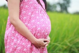 स्कूल में पढऩे वाली नाबालिग हुई गर्भवती, जब डॉक्टर ने बताया तो सुनकर उड़ गए मां-बाप के होश, फिर हुआ ये सब