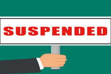 सीनियर IAS ऑफिसर सस्पेंड, नौकरी के लिए भटक रही युवती को घर बुलाकर शराब पिलाया फिर किया रेप