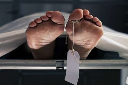 ड्यूटी से घर लौट रहे पोस्टमैन को तेज रफ्तार मालवाहक ने रौंदा, मौके पर ही मौत, परिवार का रो-रोकर हुआ बुरा हाल