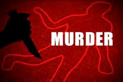 Big Breaking: एक ही परिवार के 4 लोगों की चाकू मारकर हत्या, घर में घुसकर मचाया तांडव, दो बहनों, पिता और दादी को उतारा मौत के घाट