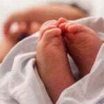 दिलदहला देने वाली घटना, बिस्तर से गायब हुई 6 महीने की बच्ची की हत्या, तालाब में खून से लथपथ मिली लाश, हिरासत में माता-पिता