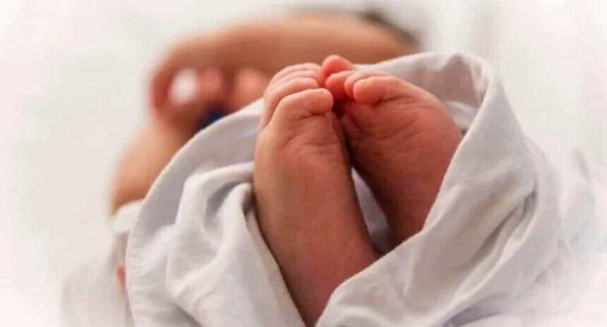 दिलदहला देने वाली घटना, बिस्तर से गायब हुई 6 महीने की बच्ची की हत्या, तालाब में खून से लथपथ मिली लाश, हिरासत में माता-पिता
