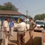 अवैध शराब पकडऩे गए थानेदार की जमकर पिटाई, लाठी, डंडा, रॉड से पुलिस टीम को दौड़ा-दौड़ाकर पीटा, आरोपियों को पकडऩे बनानी पड़ी टीम