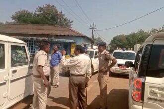 अवैध शराब पकडऩे गए थानेदार की जमकर पिटाई, लाठी, डंडा, रॉड से पुलिस टीम को दौड़ा-दौड़ाकर पीटा, आरोपियों को पकडऩे बनानी पड़ी टीम