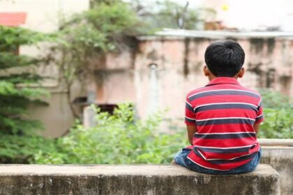 दृष्टिबाधित स्कूल कैंपस में छात्र ने लगाई फांसी, फंदे पर लटकते देख टीचर्स और कर्मचारियों के उड़े होश, फिर हुआ ये सब…