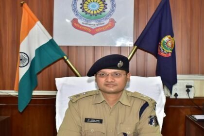 ऑनलाइन सट्टा खिलाने वाले पुलिस कांस्टेबल को एसपी ने किया सस्पेंड, दूसरे राज्य में रहकर कर रहा था महादेव बुक को ऑपरेट