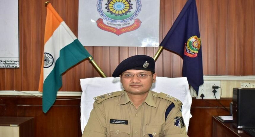 ऑनलाइन सट्टा खिलाने वाले पुलिस कांस्टेबल को एसपी ने किया सस्पेंड, दूसरे राज्य में रहकर कर रहा था महादेव बुक को ऑपरेट
