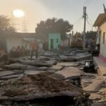 रिसाली निगम क्षेत्र में घटिया सड़क निर्माण, भड़के गृहमंत्री के निर्देश पर कमिश्नर ने सीसी रोड पर चलवाया बुलडोजर, ठेकेदार को लगाई फटकार