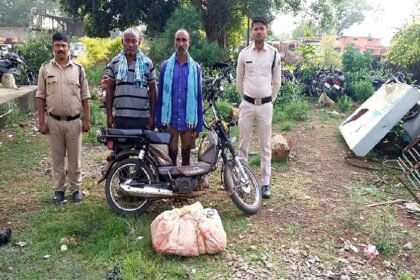बिलासपुर में गाय काटकर मांस निकालते दो ग्रामीण गिरफ्तार, गुस्साए लोगों ने अर्धनग्न करके आरोपियों का निकाला जुलूस
