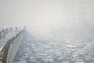 देश के इस राज्य में हेल्थ इमरजेंसी, सरकार ने 5 वीं तक के स्कूलों को किया बंद, 50% कर्मचारी करेंगे वर्क फ्रॉम होम