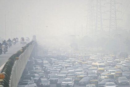 देश के इस राज्य में हेल्थ इमरजेंसी, सरकार ने 5 वीं तक के स्कूलों को किया बंद, 50% कर्मचारी करेंगे वर्क फ्रॉम होम