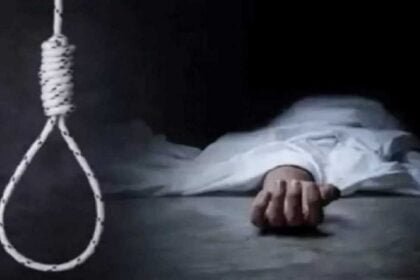 पुलिस के अनुसार 10 वर्षीय मृतका अपने नाना के यहां रहती थी। घटना के दिन घर के लोग बाहर गये हुए थे।