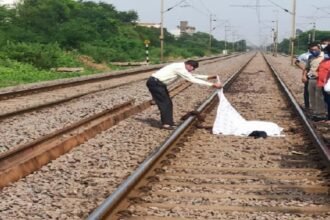 बिस्किट फैक्ट्री के मालिक ने ट्रेन के सामने कूदकर दी जान, दो टुकड़े में लाश देखकर बिलख उठे परिजन, बोले हमें नहीं पता क्यों किया सुसाइड