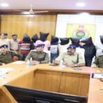 झाड़-फूंक के नाम पर 1.50 लाख की ठगी, महिला को कमरे में बुलाकर उतरवाए कपड़े, पति के कनपटी पर बंदूक तानकर मांगे 5 लाख