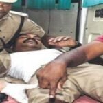 Big Breaking: हिंसक भीड़ ने थाने में किया हमला, 36 पुलिसकर्मी घायल, दास्तावेज नष्ट कर गाडिय़ों में लगाई आग, दौड़ा-दौड़ाकर वर्दी वालों को पीटा