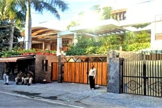 Big Breaking: बंसल ग्रुप के 40 ठिकानों पर इनकम टैक्स के छापे से हड़कंप, सुबह 6 बजे से टीम कर रही ताबड़तोड़ कार्रवाई