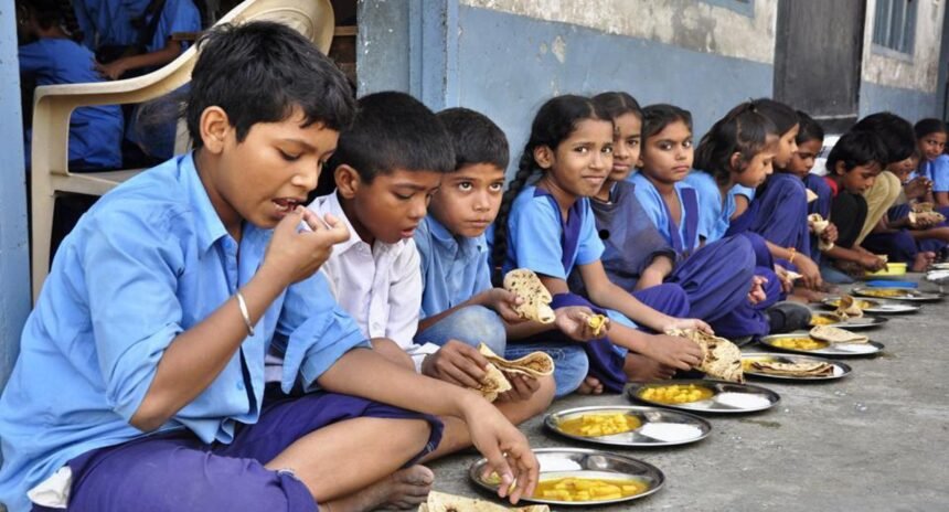 हद है, स्कूली बच्चों के मध्यान्ह भोजन का चावल बेचकर पैसा खा गए प्रधान पाठक और कोचिया, अब दोनों पहुंचे जेल