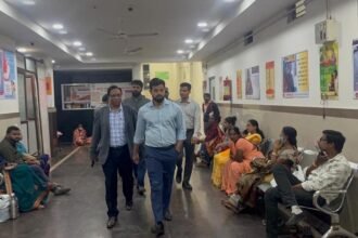 VIP जिले का सरकारी अस्पताल का हाल देख भड़के कलेक्टर, गैरहाजिर Doctor की कटेगी पगार