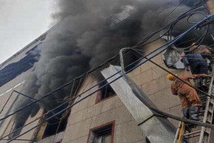 फुटवियर कंपनी में लगी भयंकर आग, दो लोगों की मौत, 18 से ज्यादा झुलसे, एक गलती से हुआ इतना बड़ा हादसा