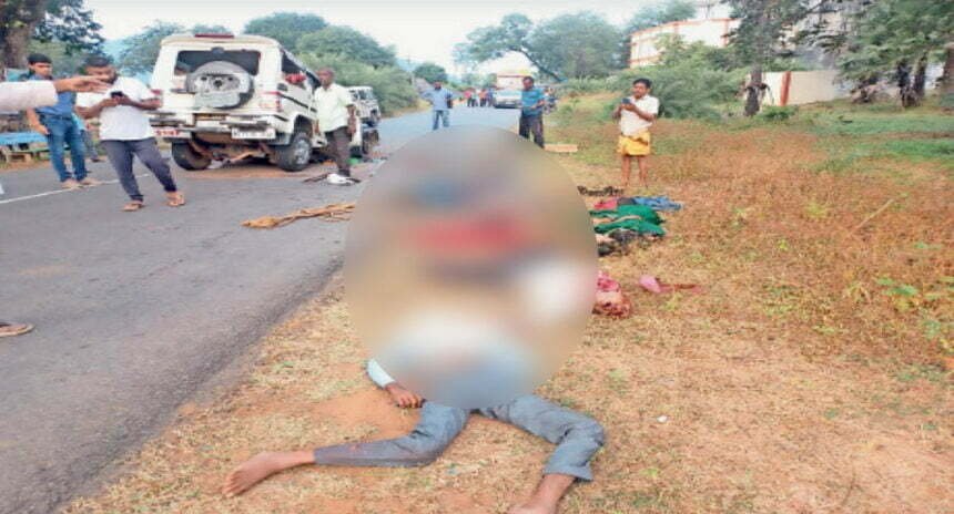 खुदकुशी करने वाले जवान की अस्थियां विसर्जित करने गए एक ही परिवार के 8 लोगों की मौत, ट्रक से भिड़ गई बोलेरो, भीषण सड़क हादसा