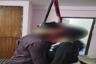 Big Breaking: भिलाई में प्रेमी जोड़े ने किया सुसाइड, होटल के कमरे में शादीशुदा प्रेमी के साथ फंदे पर लटके मिली लड़की की लाश, रोते हुए पहुंचे परिजन