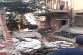 Bhilai Breaking: हुडको B मार्केट में चला निगम का जेसीबी, व्यापारियों ने बैकलाइन में किया था अवैध कब्जा, टीम ने की तोडफ़ोड़