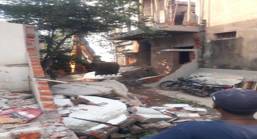 Bhilai Breaking: हुडको B मार्केट में चला निगम का जेसीबी, व्यापारियों ने बैकलाइन में किया था अवैध कब्जा, टीम ने की तोडफ़ोड़