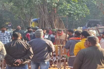 Breaking: BSP बोरिया गेट के सामने चायन मार्केट में जमकर बवाल, आपस में भिड़े व्यापारी, एक दूसरे को मारने निकाले रॉड और डंडे