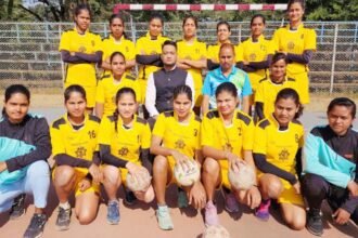 छत्तीसगढ़ राज्य की एन. एम. डी. सी. सीनियर महिला हैंडबाल टीम 51वीं सीनियर महिला राष्ट्रीय हैंडबाल प्रतियोगिता में भाग लेने नान्दयाल के लिये रवाना