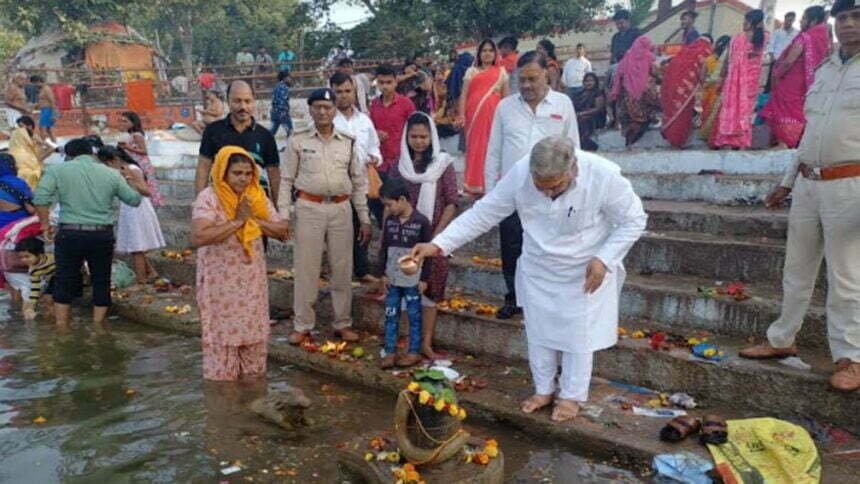 आस्था के पावन पर्व कार्तिक पूर्णिमा पर विधायक पहुंचे शिवनाथ तट, जनसुविधाओं के लिए 10 लाख की स्वीकृति