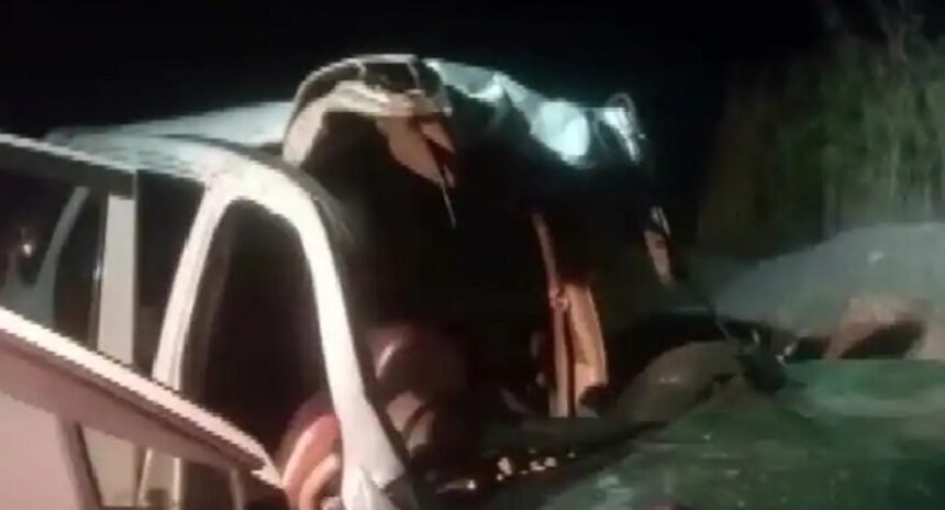 भीषण सड़क हादसे में 4 लोगों की मौत, हाइवे पर दो कारों की आमने-सामने जोरदार टक्कर, दोनों गाड़ी के उड़े परखच्चे
