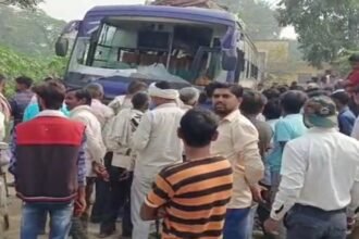 70 मजदूरों से भरी बस में टूटकर गिरी हाईटेंशन तार, करंट लगते ही लगी भयंकर आग, एक दर्जन से ज्यादा मजदूर झुलसे