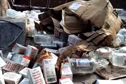 सरकारी अस्पताल में सप्लाई होने वाली दवाइयों को जंगल में फेंका, गरीबों की दवाइयों का ऐसा हाल देख अधिकारियों के उड़े होश