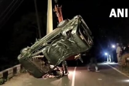 बड़ा हादसा: 40 फुट गहरी खाई में गिरी कार, आठ श्रद्धालुओं की दर्दनाक मौत