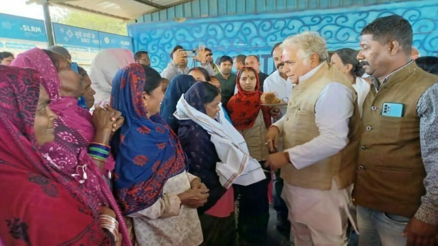 गौरव दिवस पर विधायक वोरा ने किया स्वच्छता दीदियों का सम्मान, जनता को मिली 1.75 करोड़ के नवीन पानी टंकी की सौगात