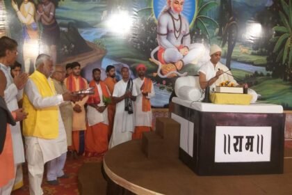 रामायण का महत्व: समाज की विचारधारा को करते हैं शुद्ध और दिखाते हैं आईना