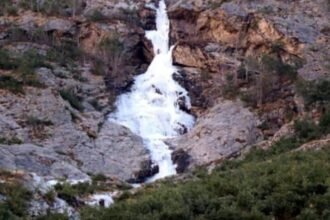 मौसम का सितम: घाटी में जमें नदी-नाले और झरने, माइनस 15 डिग्री पहुंचा तापमान