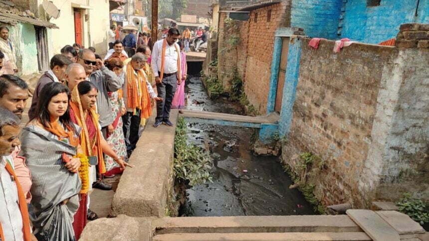शंखनाद पदयात्रा: कैंप क्षेत्र में पंहुचे भाजपा जिलाध्यक्ष, शहर सरकार की विफलताओं को गिनाया