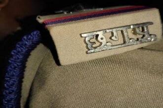 साहब, जो जुर्म हमने किया ही नहीं उसके लिए पुलिस रोज थाने में बिठाकर रखती है, ये मानसिक और शारीरिक प्रताडऩा अब बर्दाश्त नहीं होता…