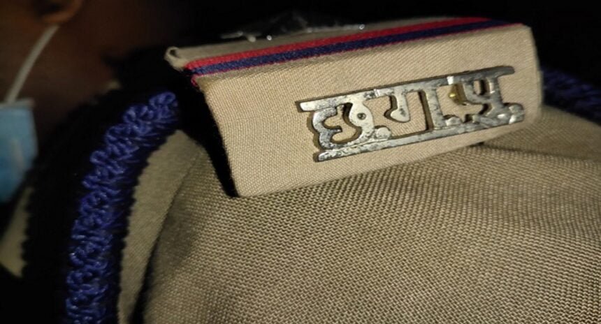 साहब, जो जुर्म हमने किया ही नहीं उसके लिए पुलिस रोज थाने में बिठाकर रखती है, ये मानसिक और शारीरिक प्रताडऩा अब बर्दाश्त नहीं होता…