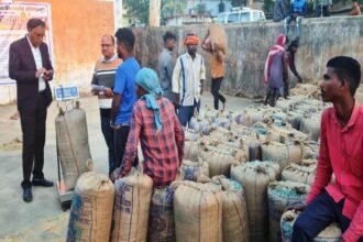 Big News: सरकार के नाक नीचे धान खरीदी में हो रही गड़बड़ी, कलेक्टर ने निरीक्षण कर पकड़ी चोरी, प्रभारी को थमाया कारण बताओं नोटिस