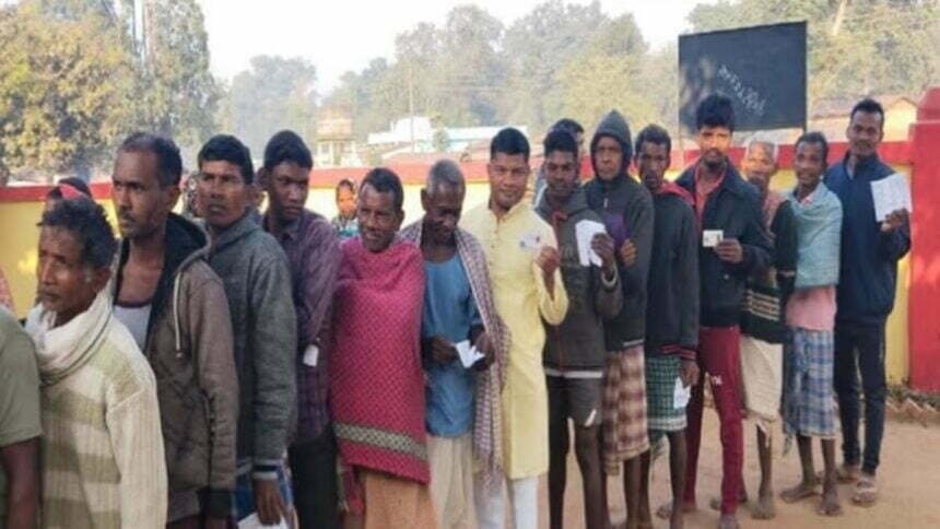 भानुप्रतापपुर उपचुनाव: प्रत्याशियों का भाग्य ईवीएम में कैद, मतदान की प्रक्रिया शांतिपूर्ण संपन्न, मतदान का प्रतिशत 71.74 रहा