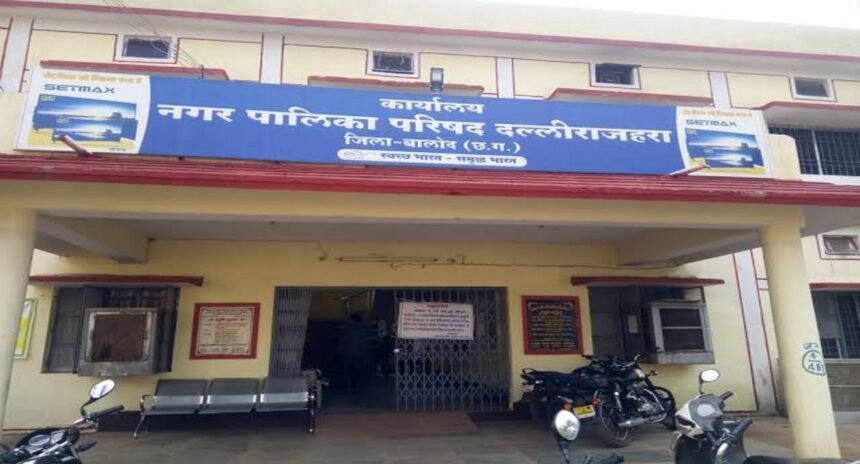 नगर पालिका उपाध्यक्ष की दादागिरी, दुकान के सामने से टेंट हटाने बोला तो युवक से की जमकर मारपीट, थाने पहुंचा मामला